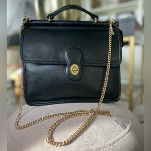 Coach Vintage Willis (#9927) in black - A true Classic with a modern chain!